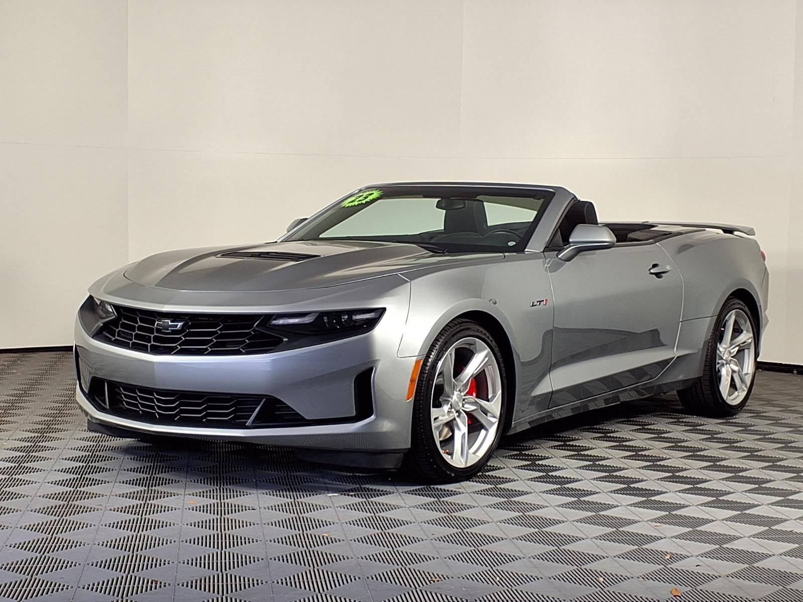 View vehicle photo 3