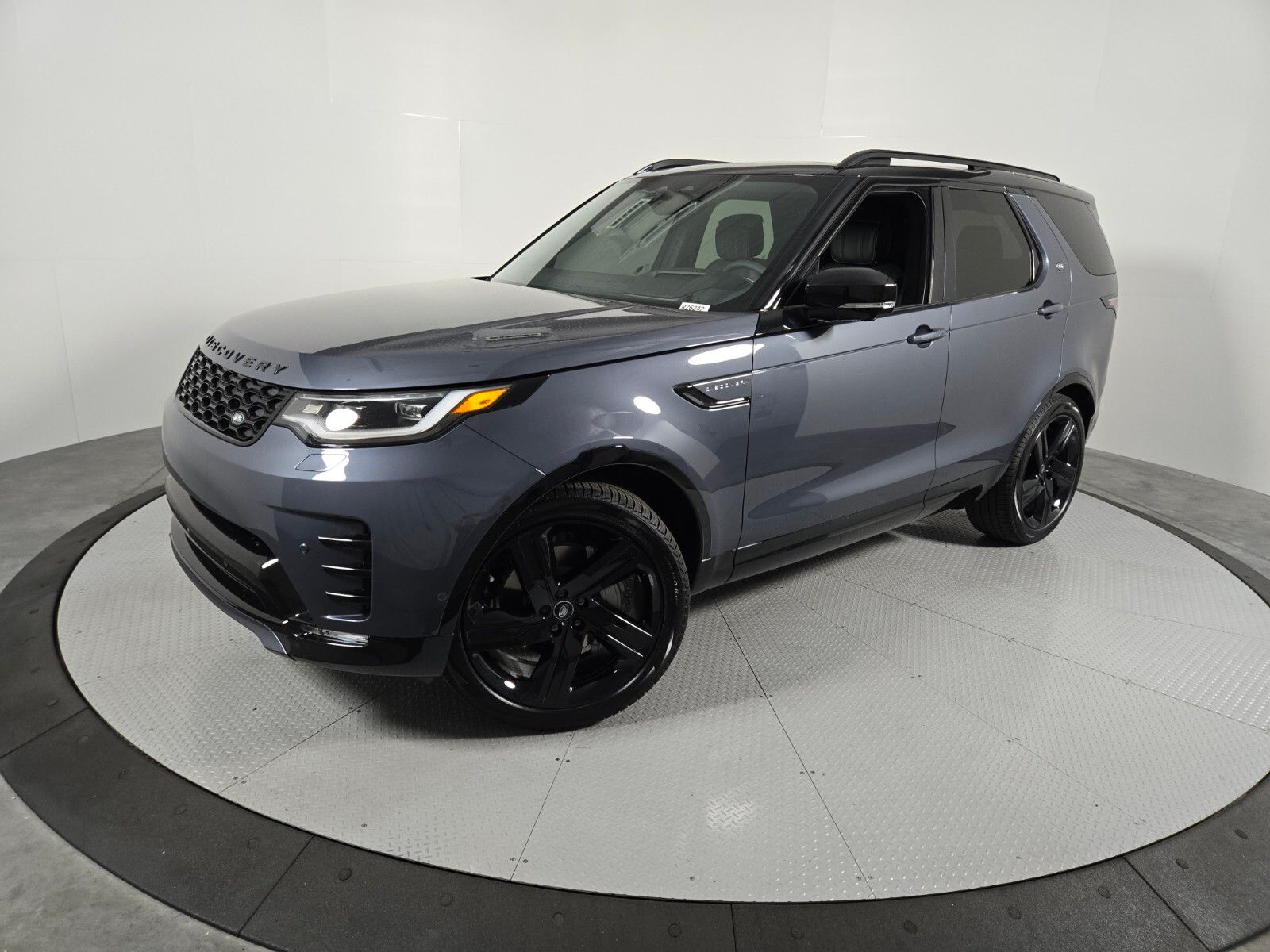 Varesine Blue Metallic 2026 Land Rover Discovery SUV / Crossover All-Wheel Drive 8-Speed Automatic
