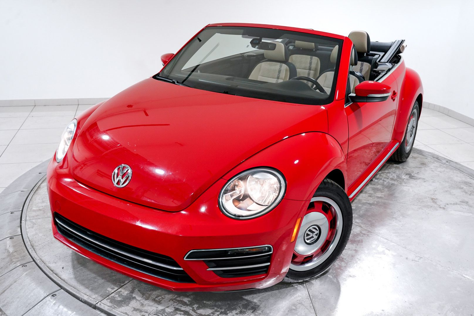 2018 Volkswagen Beetle 2.0T Coast Convertible Auto's photo