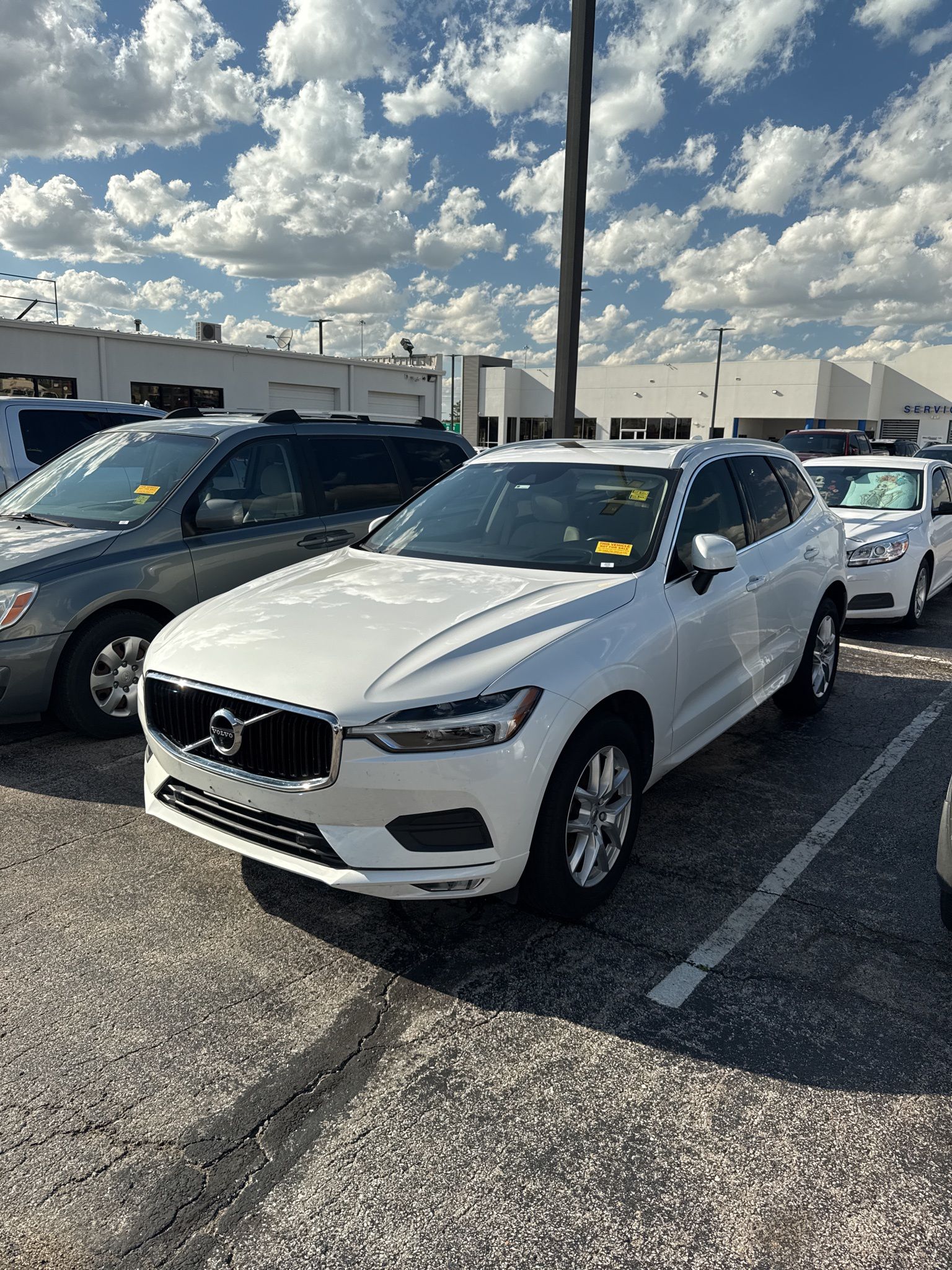 White 2021 Volvo XC60 T5 Momentum AWD SUV / Crossover All-Wheel Drive Automatic