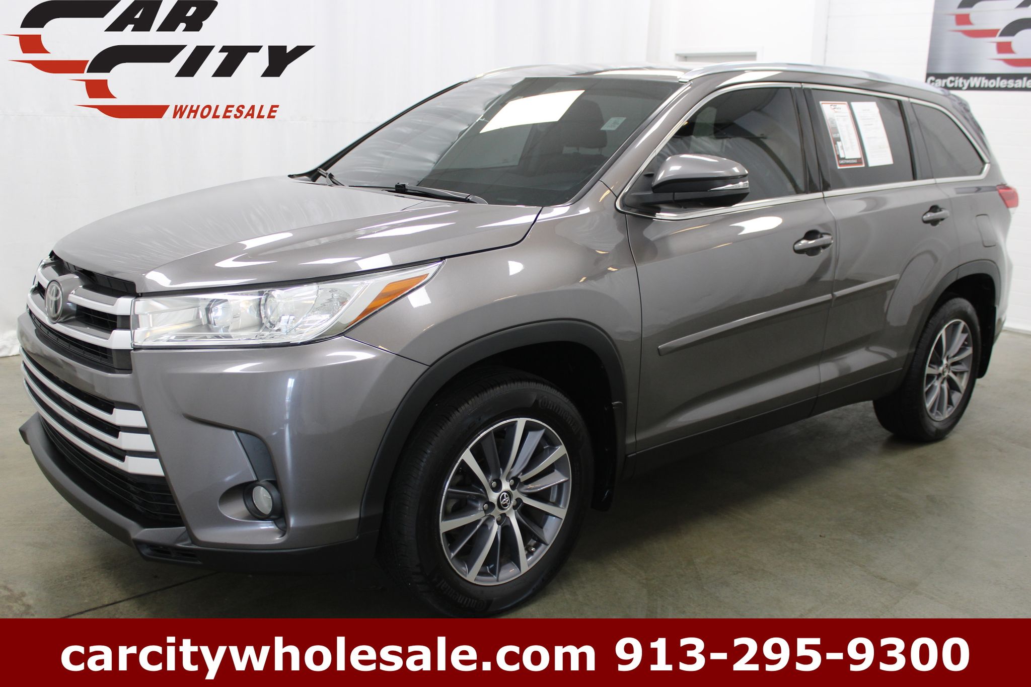 Gray 2019 Toyota Highlander XLE AWD SUV / Crossover All-Wheel Drive 8-Speed Automatic