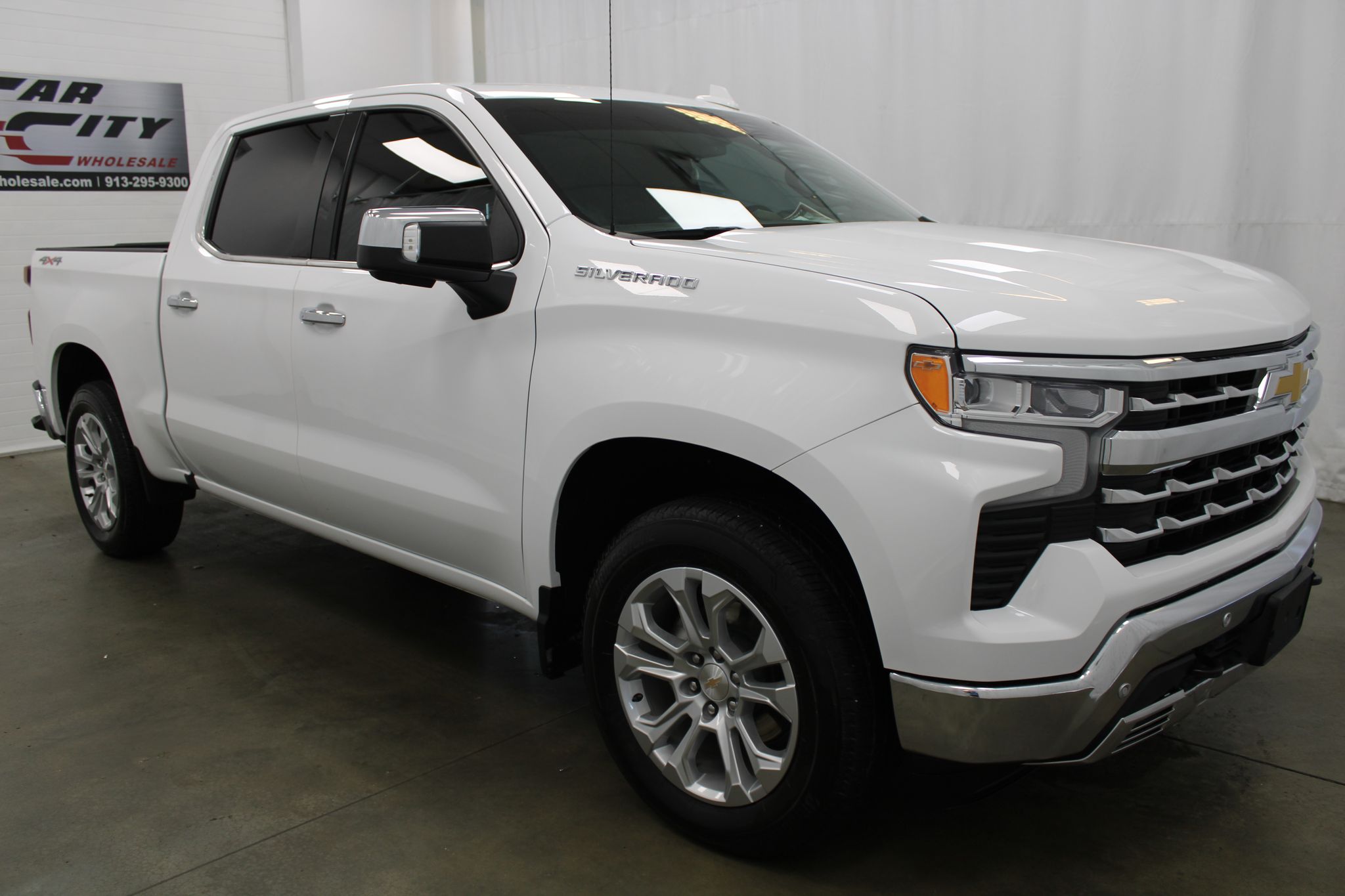 View vehicle photo 4