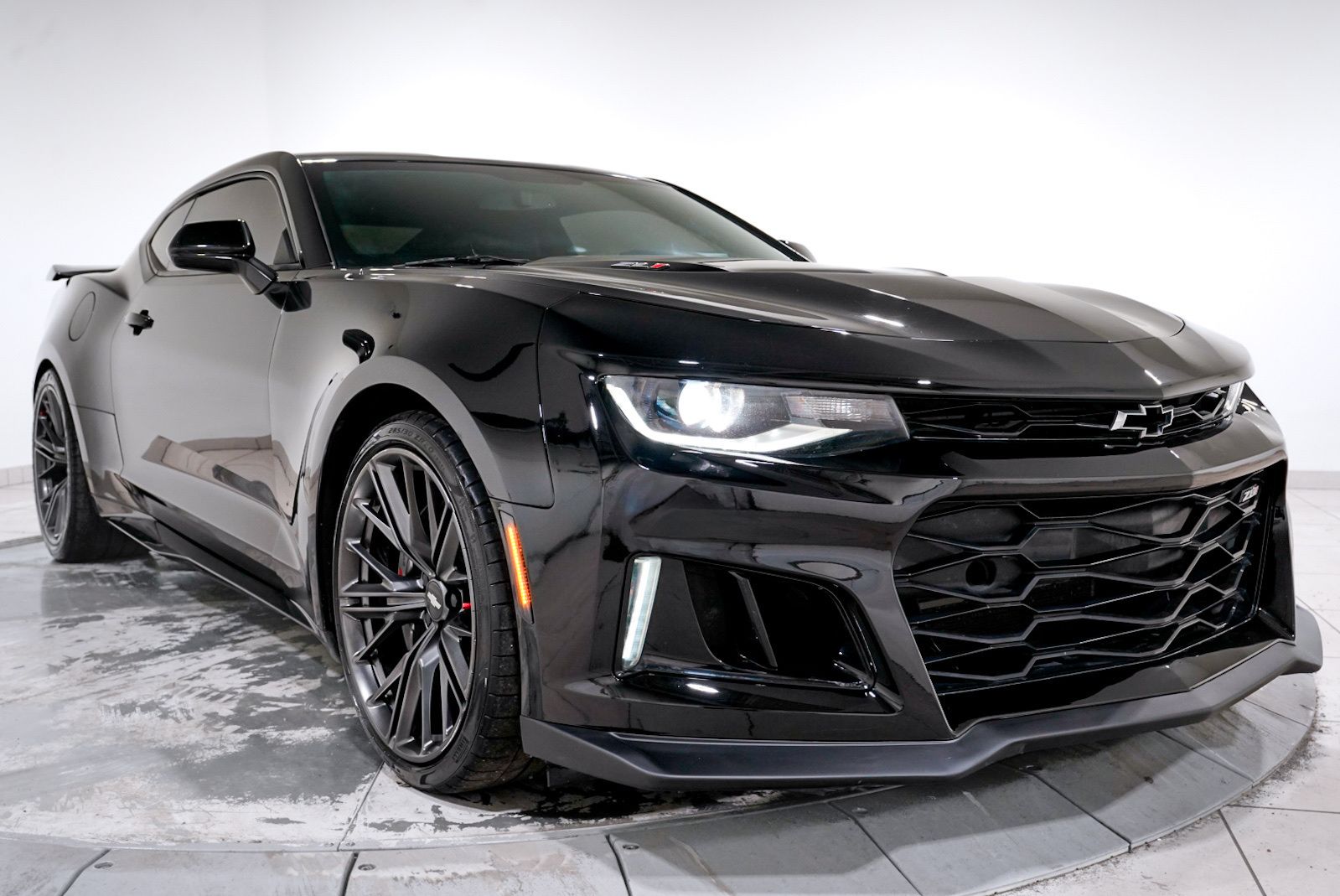 View vehicle photo 3