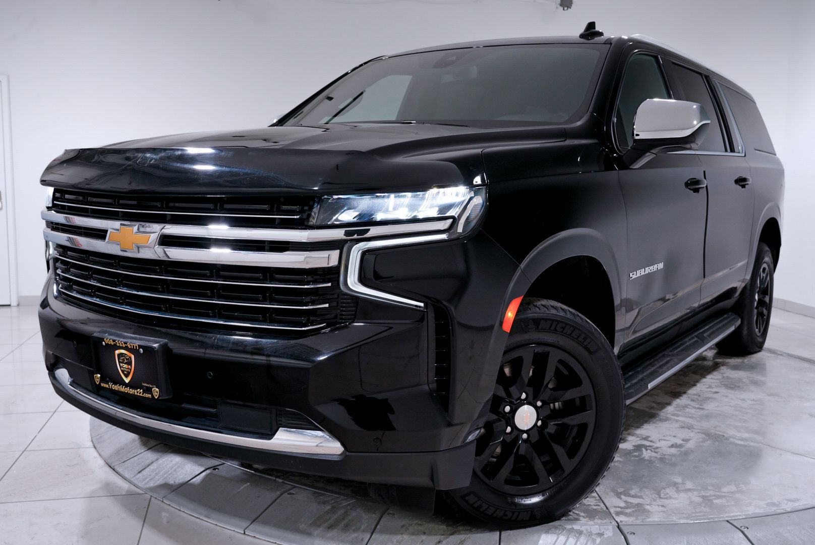 2022 Chevrolet Suburban 4WD 1500 LT's photo