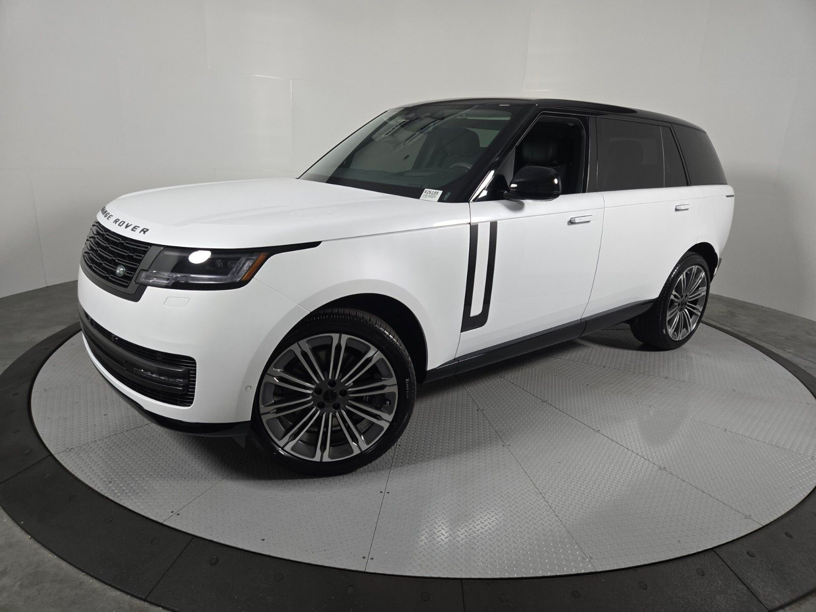 Ostuni Pearl Wht Prem Met 2026 Land Rover Range Rover SUV / Crossover All-Wheel Drive 8-Speed Automatic