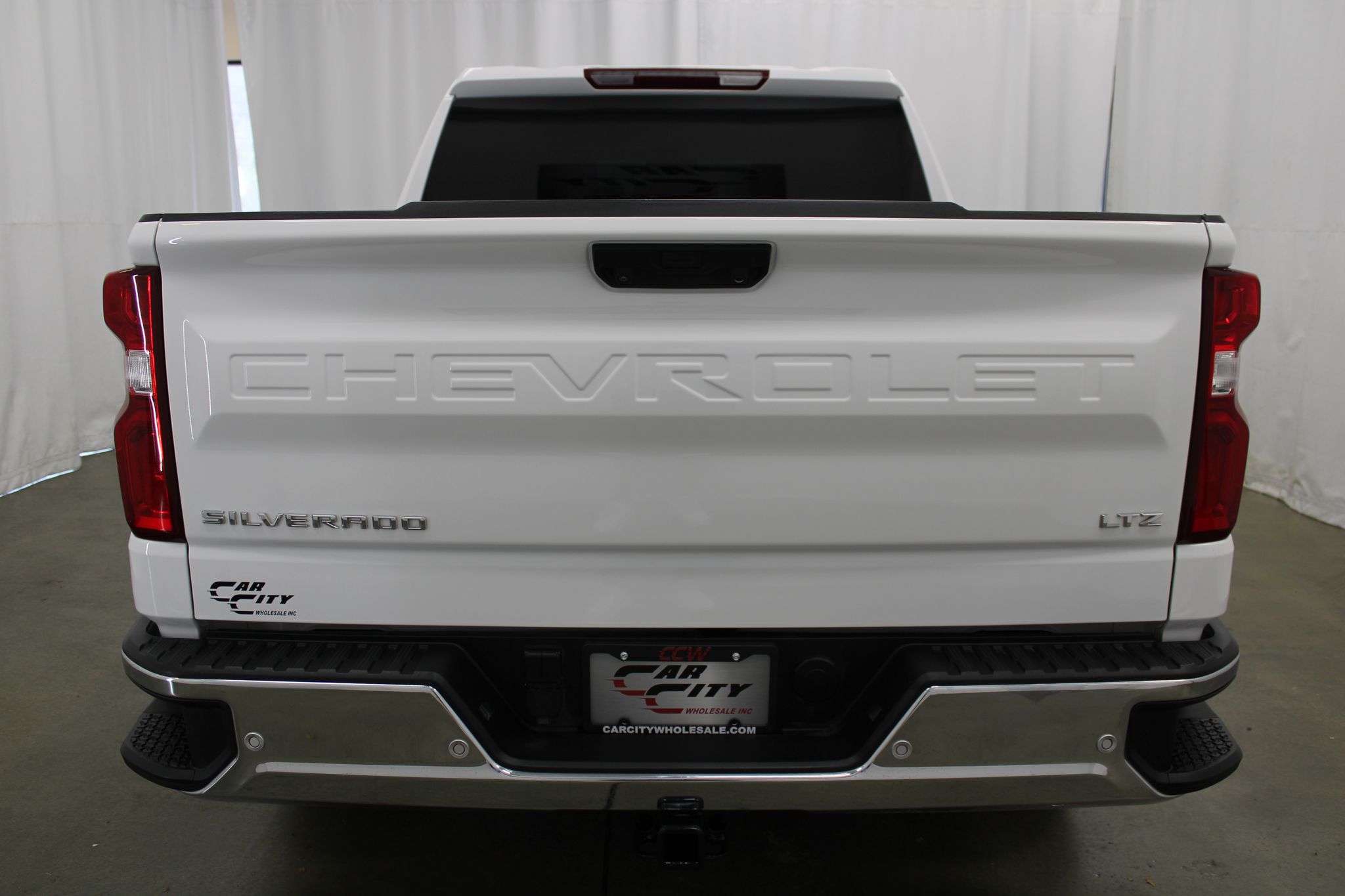 View vehicle photo 6