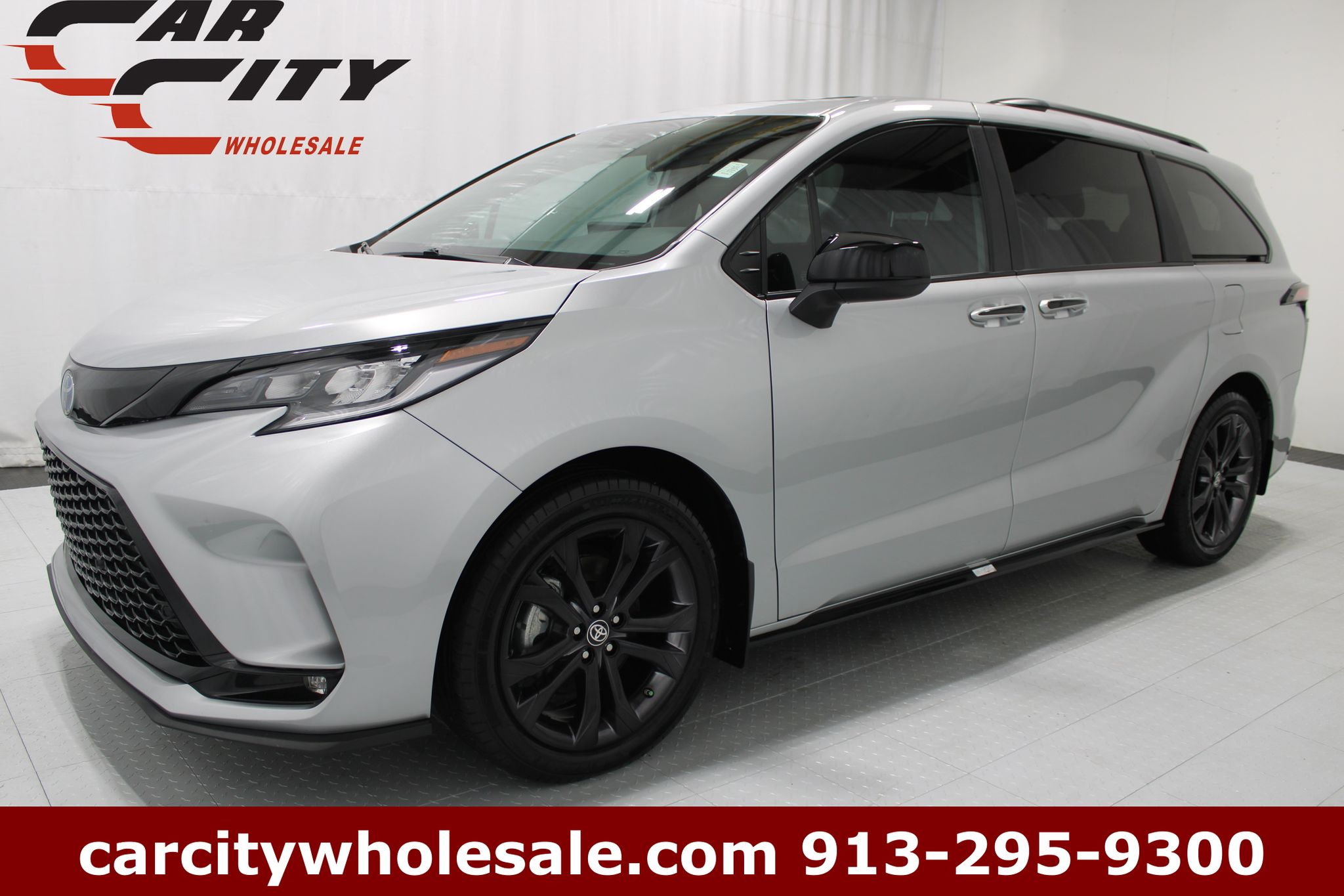 Celestial Silver Metallic 2025 Toyota Sienna XSE 7-Passenger FWD Minivan Front-Wheel Drive Continuously Variable Transmission