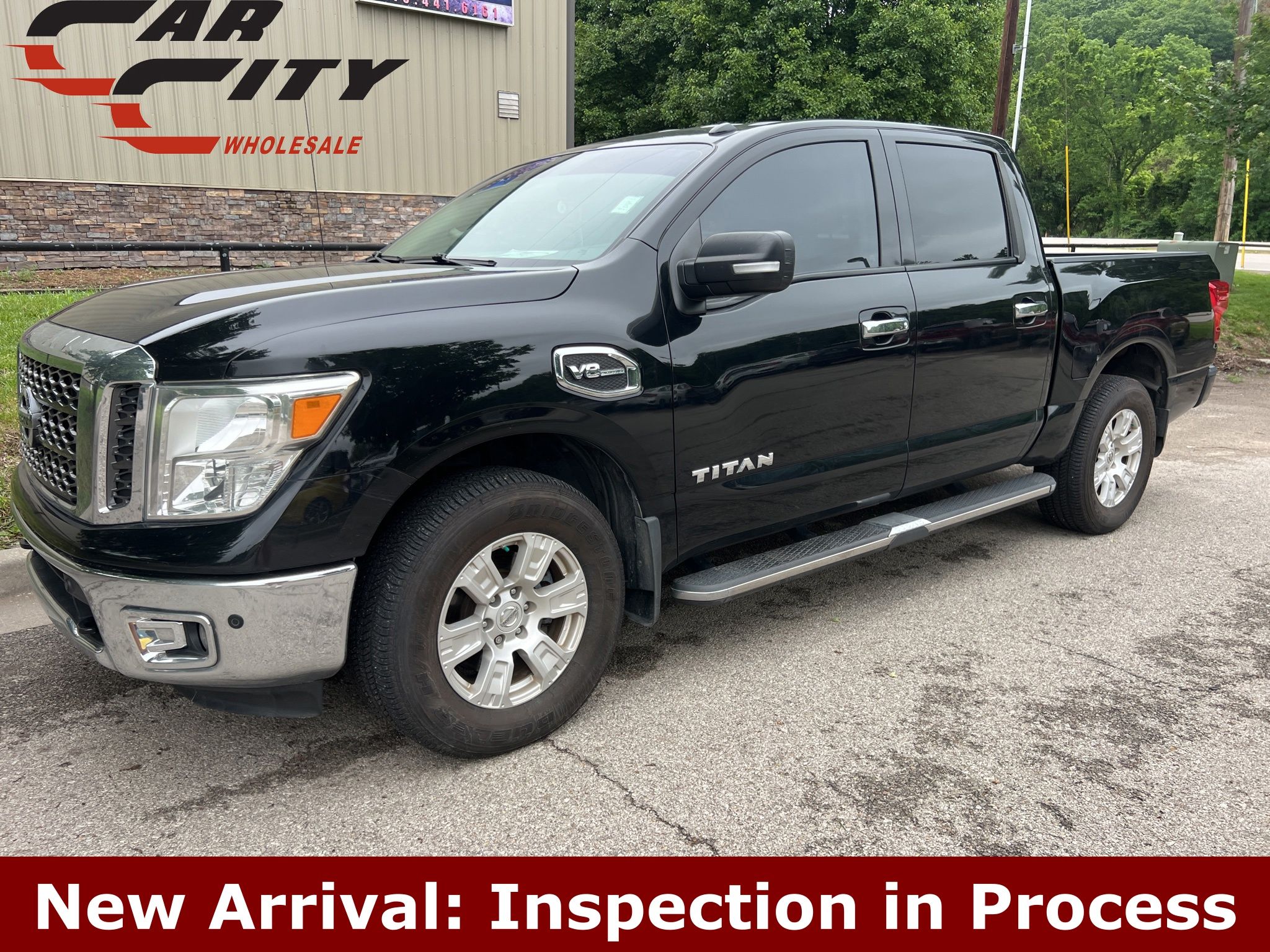 Gray (Magnetic Black) 2017 Nissan Titan SV Crew Cab 4WD Pickup Truck Four-Wheel Drive 7-Speed Automatic