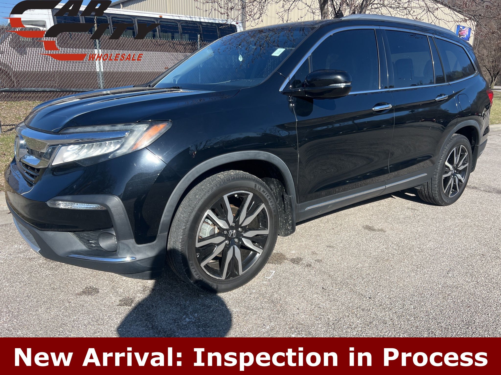 2021 Honda Pilot Touring AWD with Rear Captains Chairs