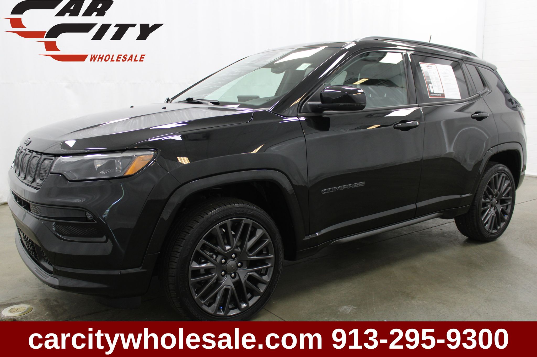 Diamond Black Crystal Pearlcoat 2022 Jeep Compass SUV / Crossover Four-Wheel Drive 9-Speed Automatic