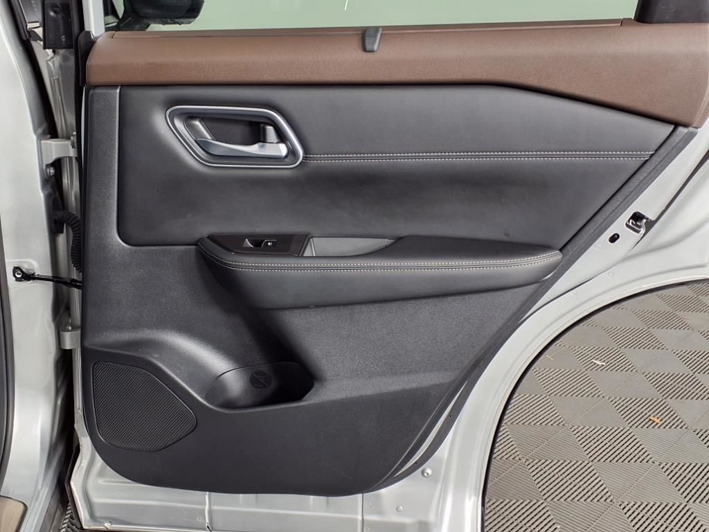 2023 Nissan Rogue Platinum - Photo 10