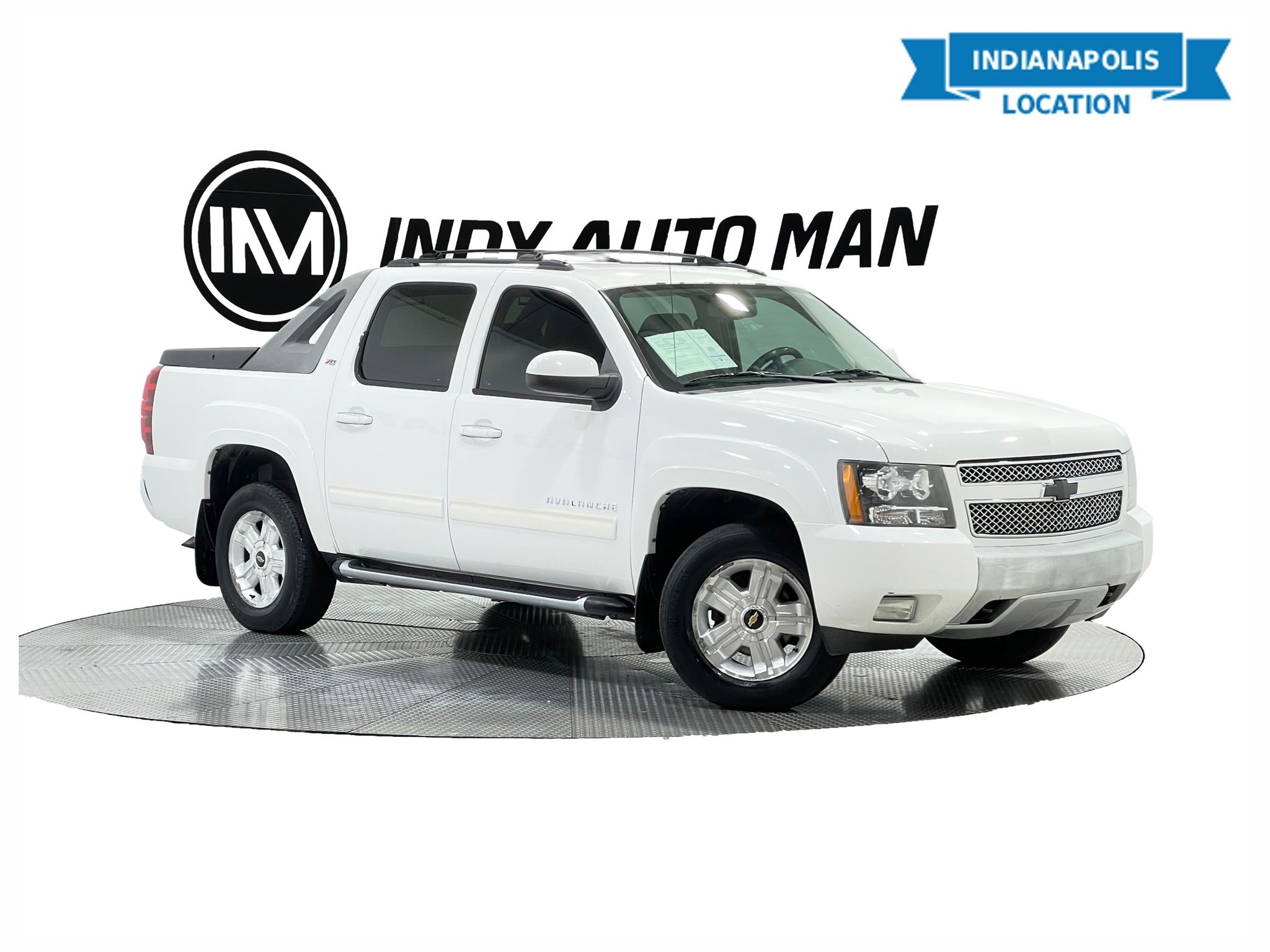 Summit White 2011 Chevrolet Avalanche Pickup Truck Four-Wheel Drive 6-Speed Automatic