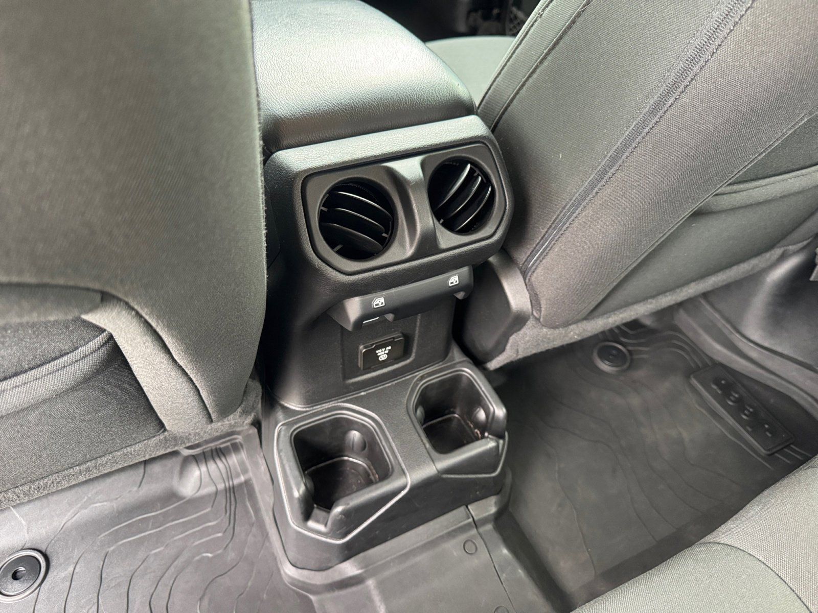 Used 2022 Jeep Gladiator Willys 4D Crew Cab