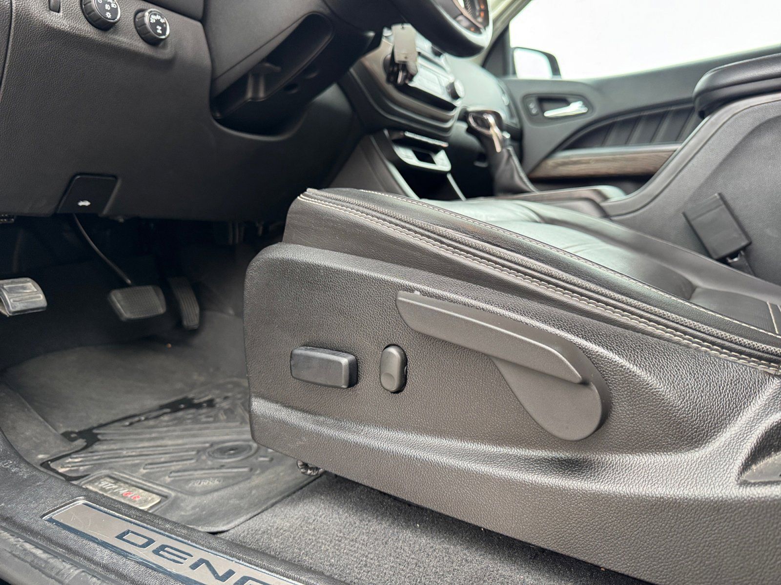 Used 2022 GMC Canyon Denali 4D Crew Cab