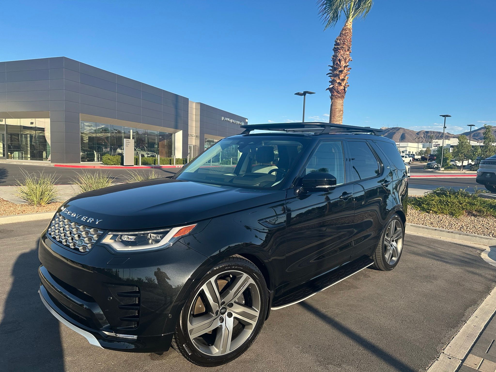 Santorini Black Metallic 2026 Land Rover Discovery P360 Gemini Edition AWD SUV / Crossover All-Wheel Drive 8-Speed Automatic