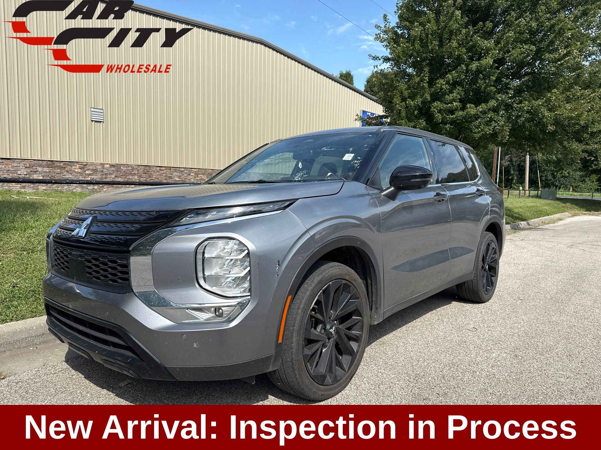 Silver 2023 Mitsubishi Outlander SUV / Crossover Front-Wheel Drive Continuously Variable Transmission