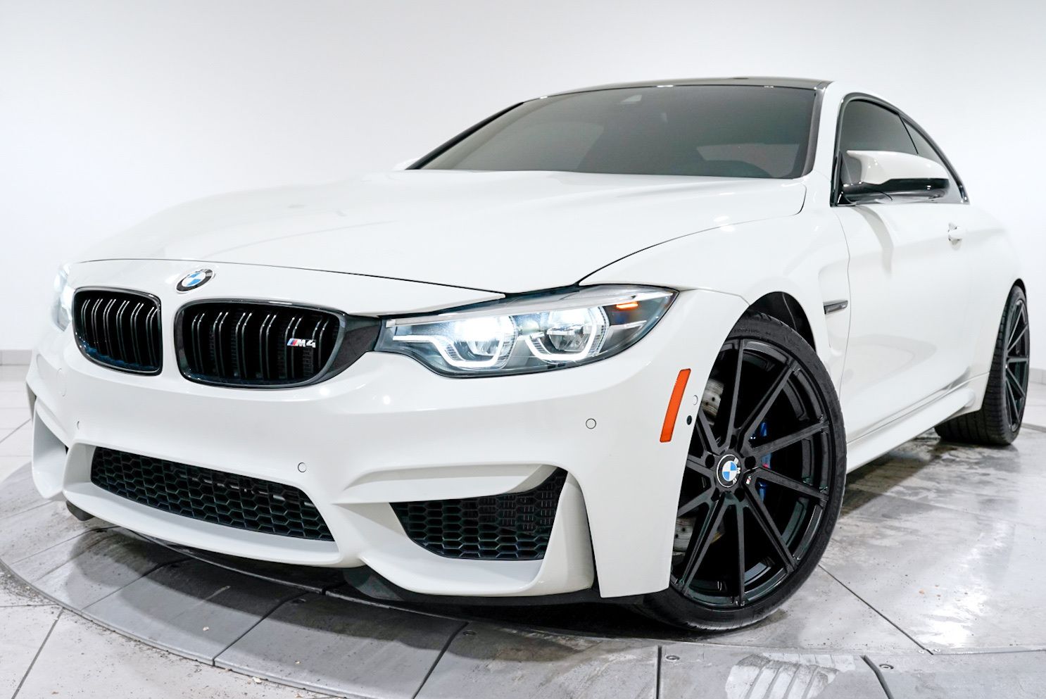 2019 BMW M4 -'s photo