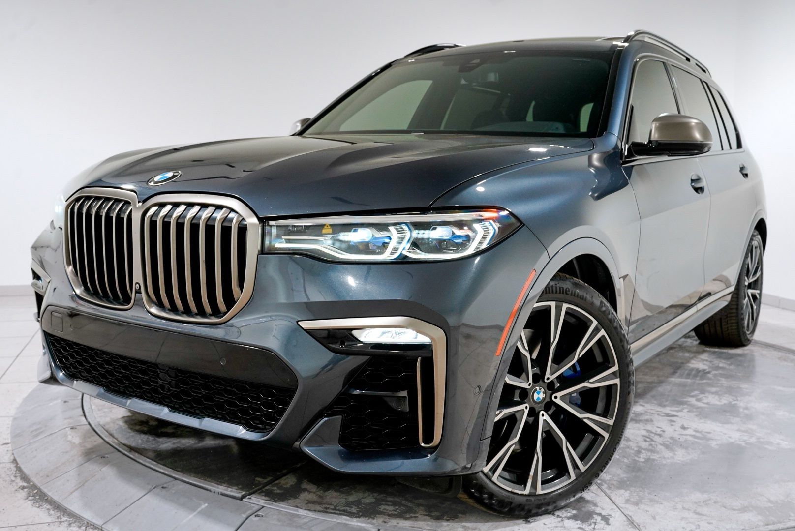 2020 BMW X7 M50i's photo