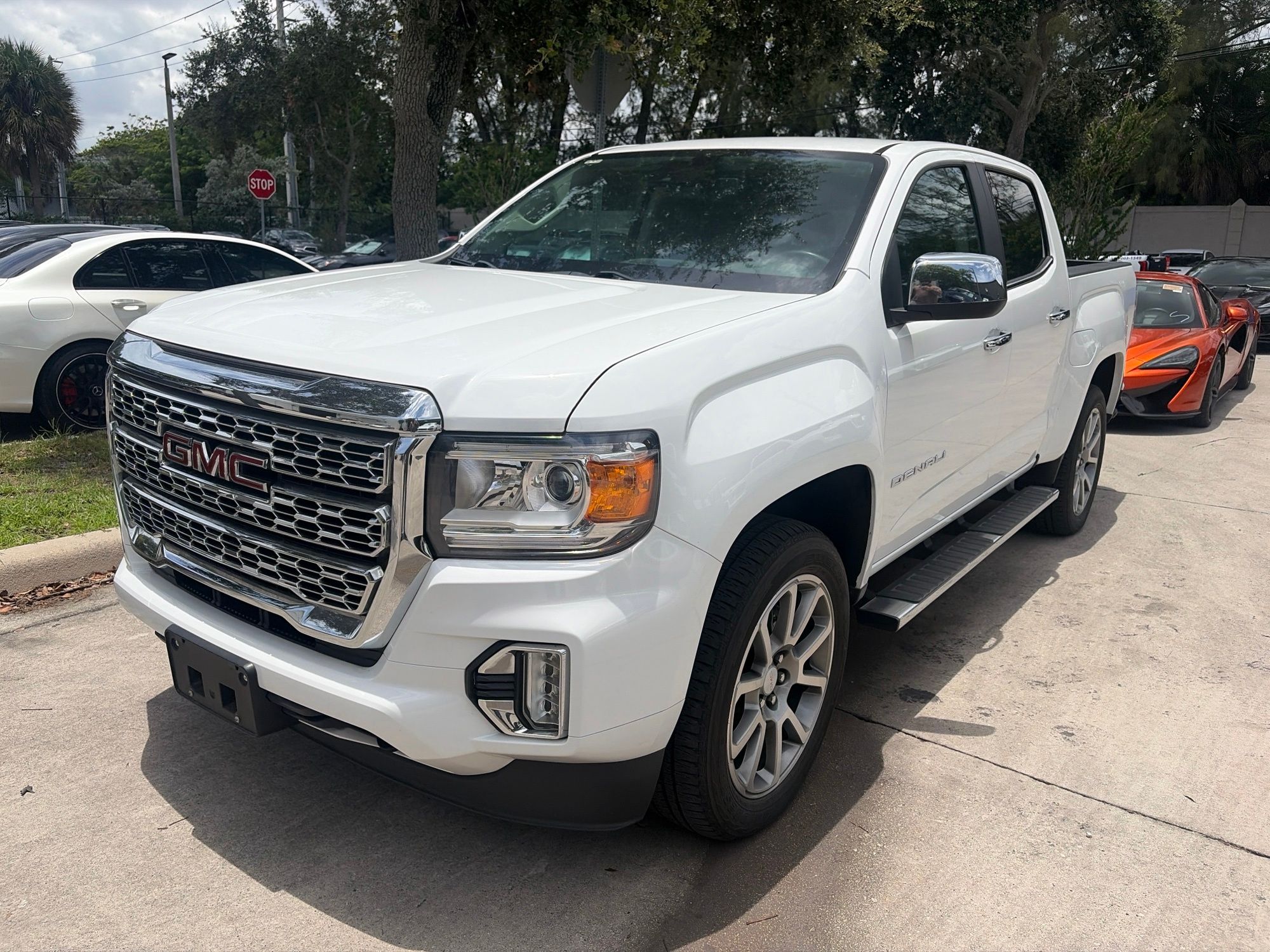 Summit White 2022 GMC Canyon Pickup Truck Four-Wheel Drive 8-Speed Automatic