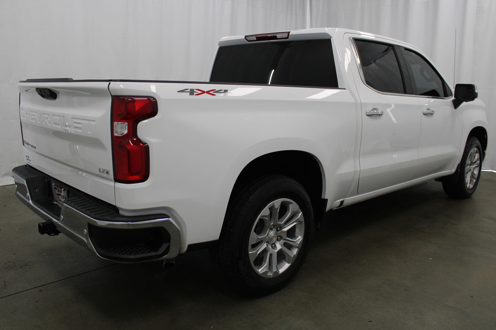 View vehicle photo 5