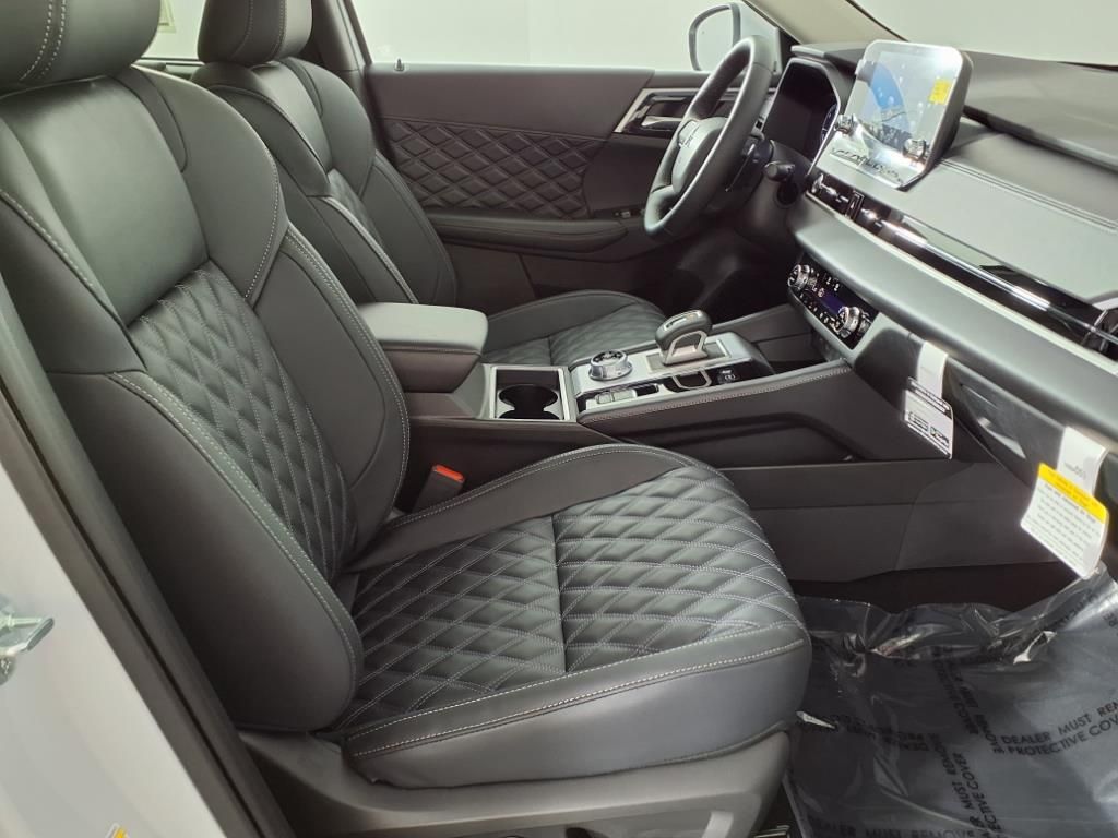 2025 Mitsubishi Outlander Plug-in Hybrid SEL - Photo 9