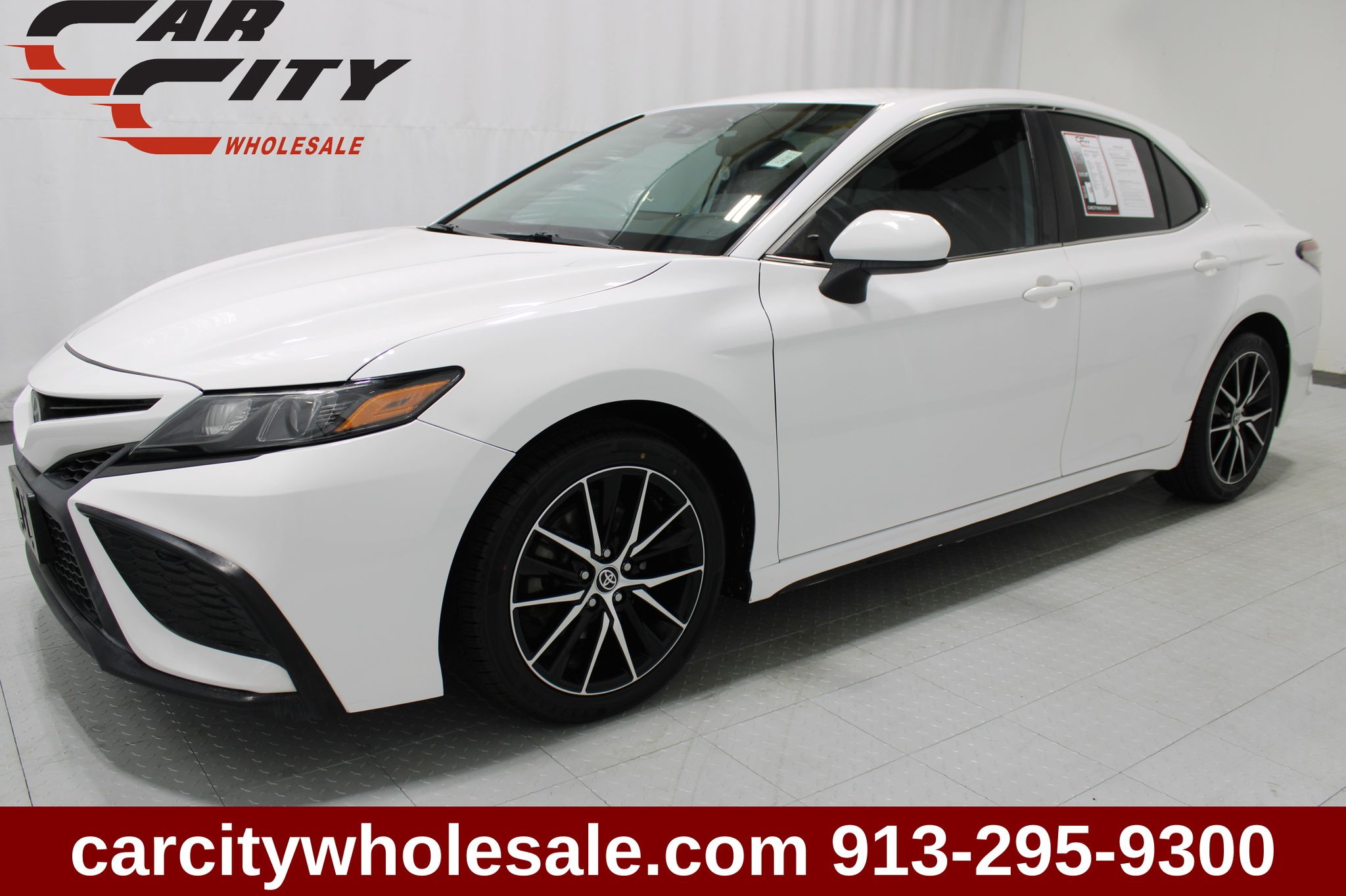 Super White 2021 Toyota Camry Sedan Front-Wheel Drive 8-Speed Automatic