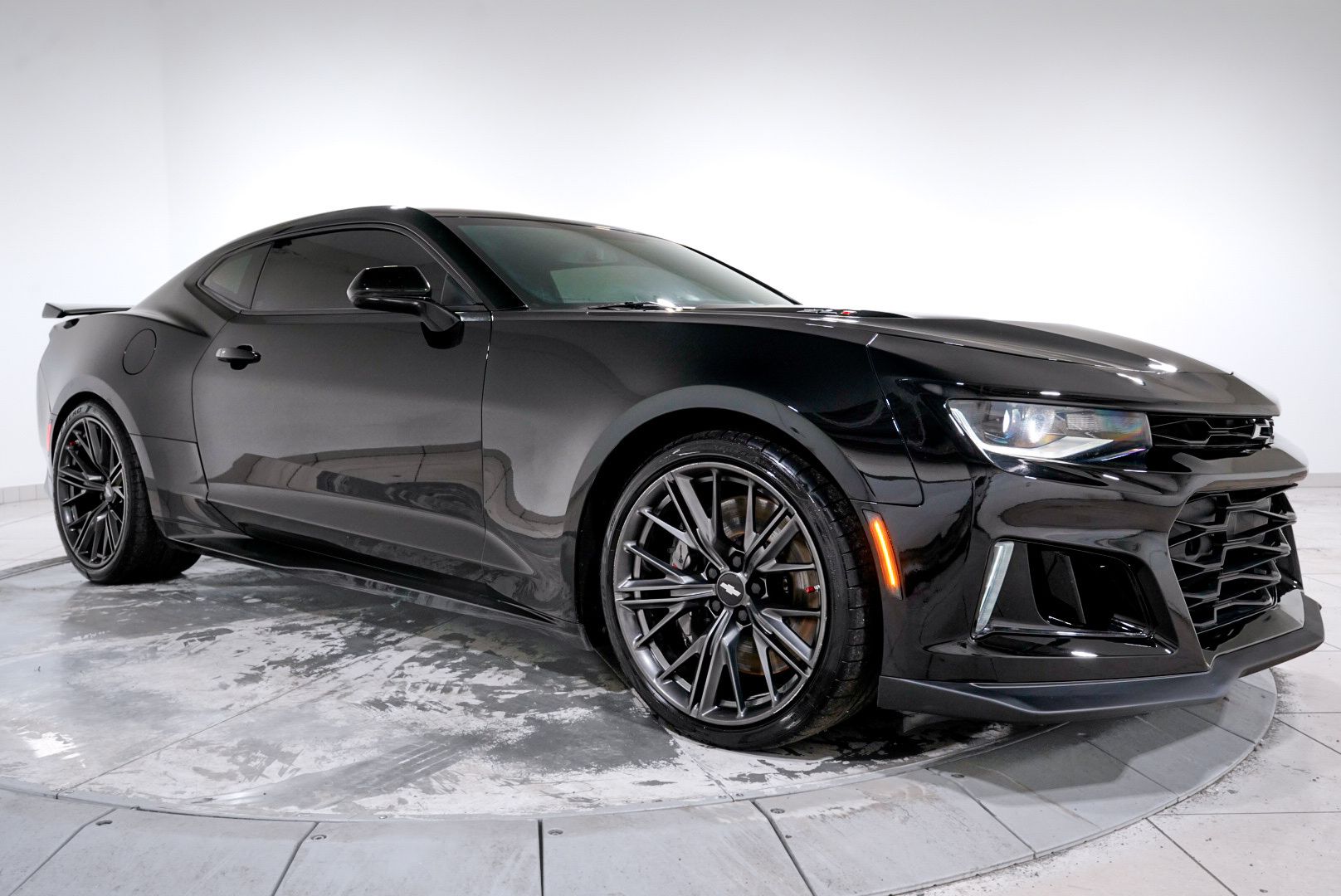 View vehicle photo 4