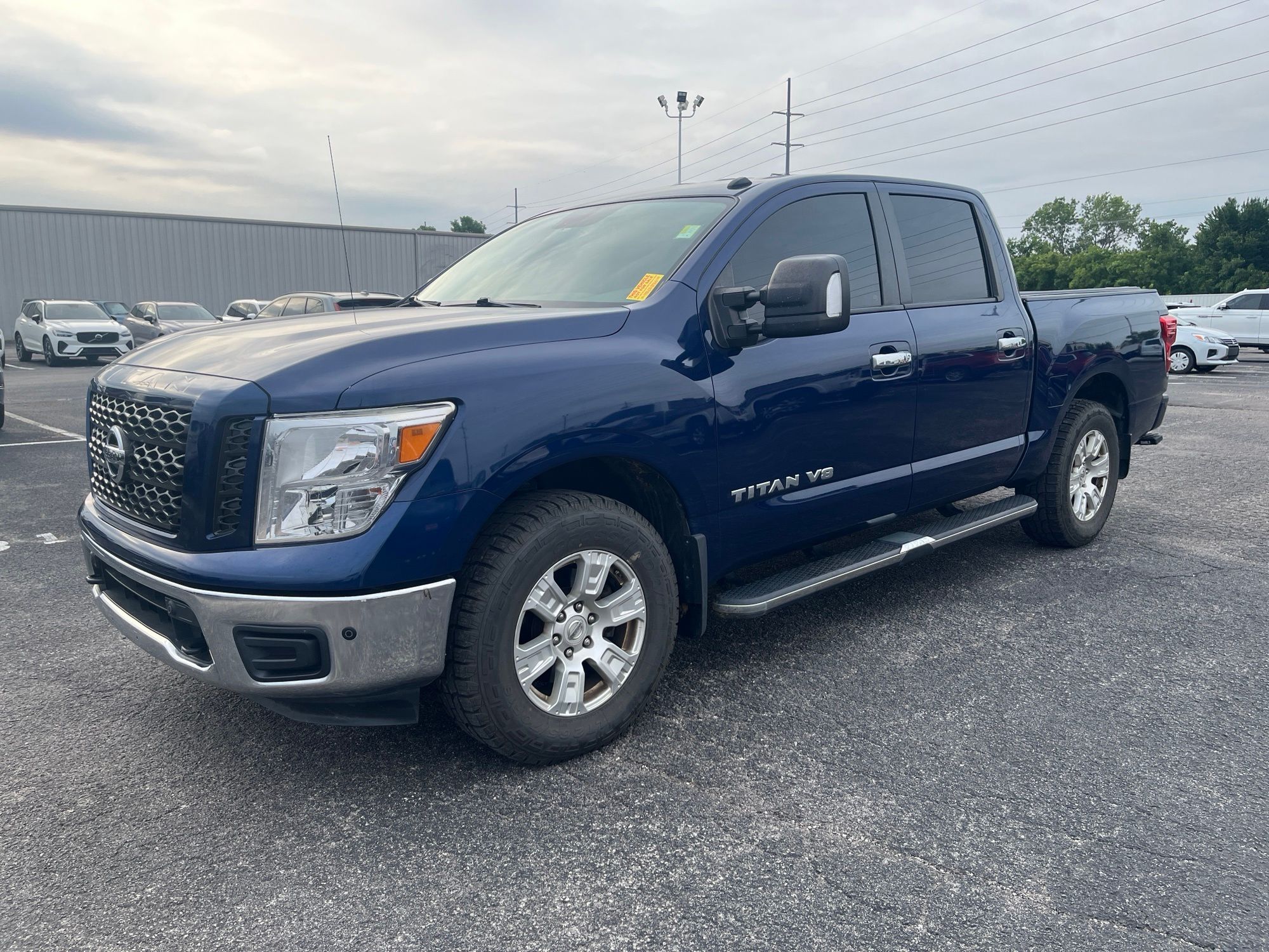  2019 Nissan Titan SV Crew Cab 4WD   