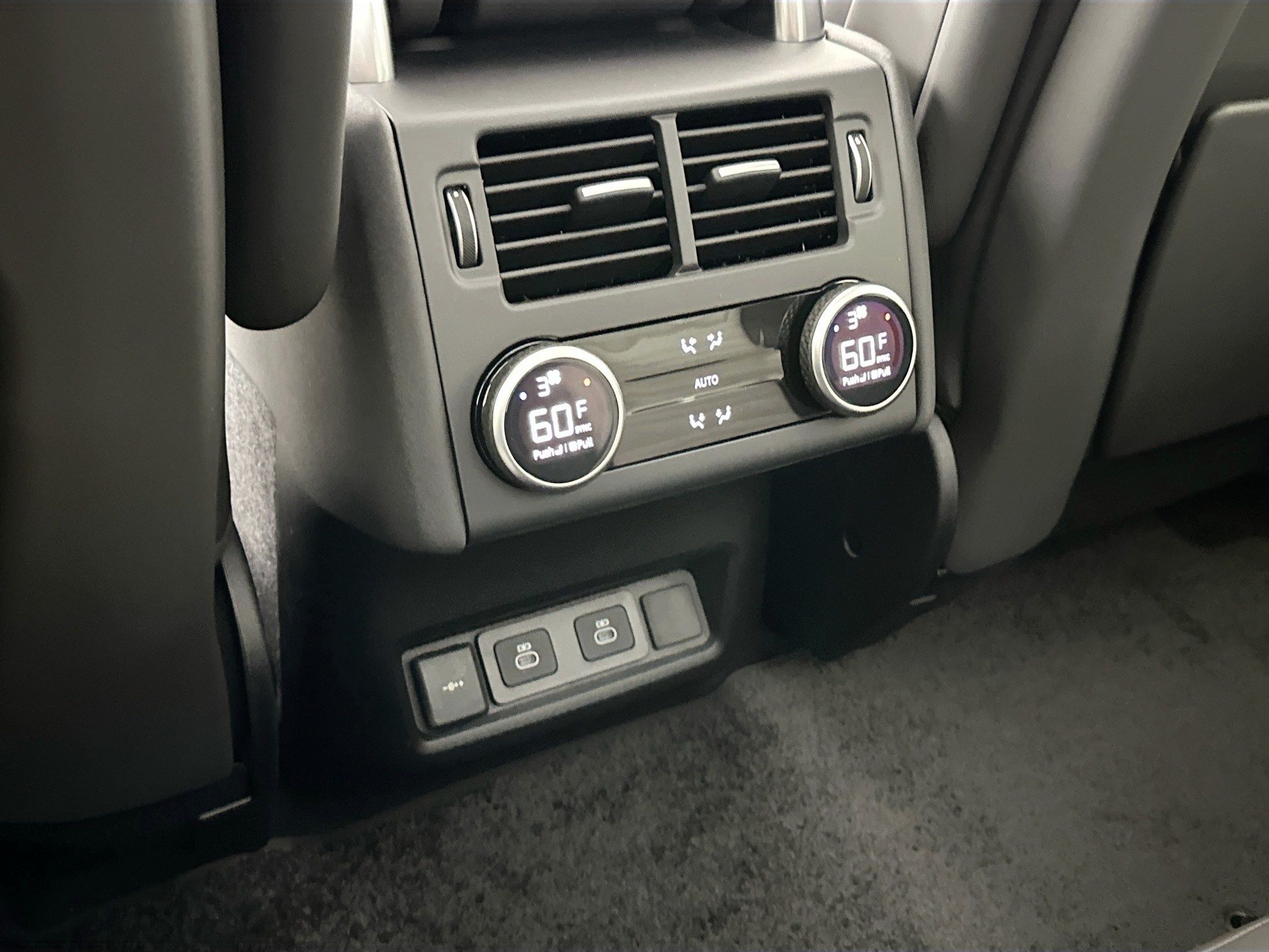 new 2025 Land Rover Discovery car, priced at $79,478