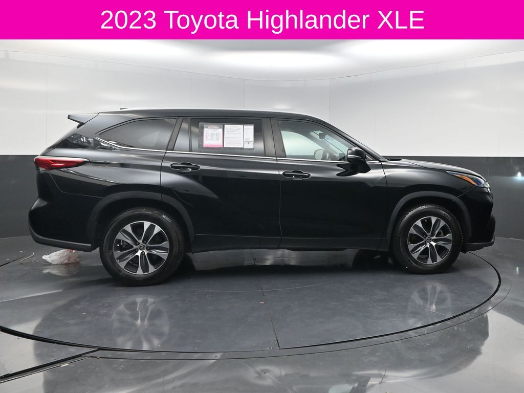 2023 Toyota Highlander XLE - 3