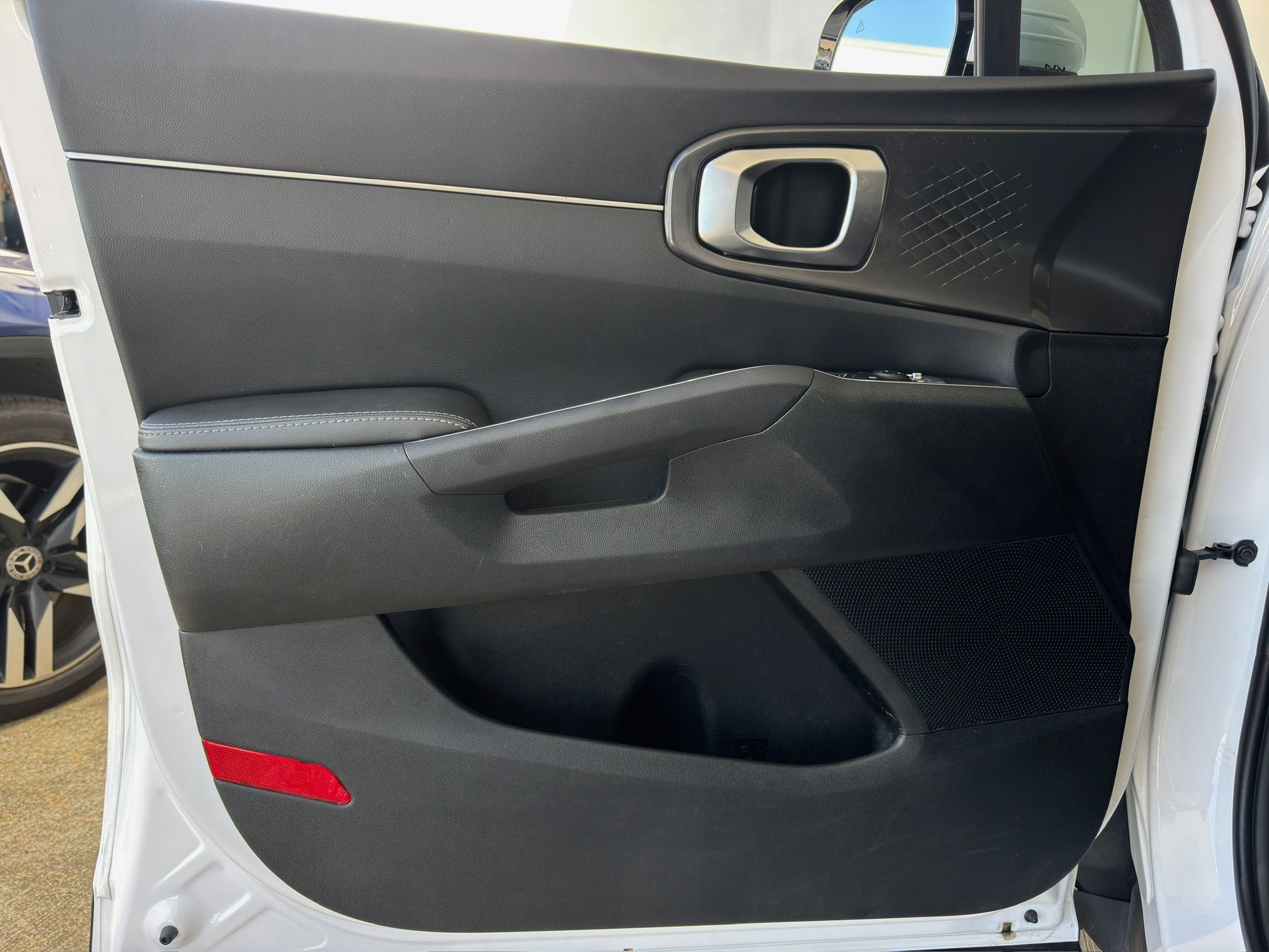 2025 Kia Sorento LX White at Community Kia