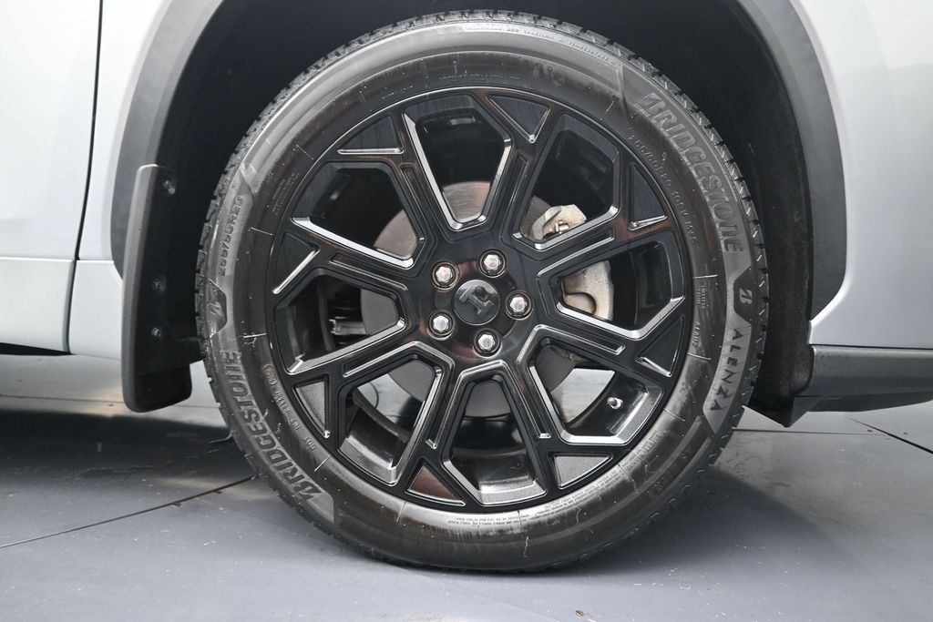 2023 Toyota Highlander LE Silver at Bayway Cadillac Southwest