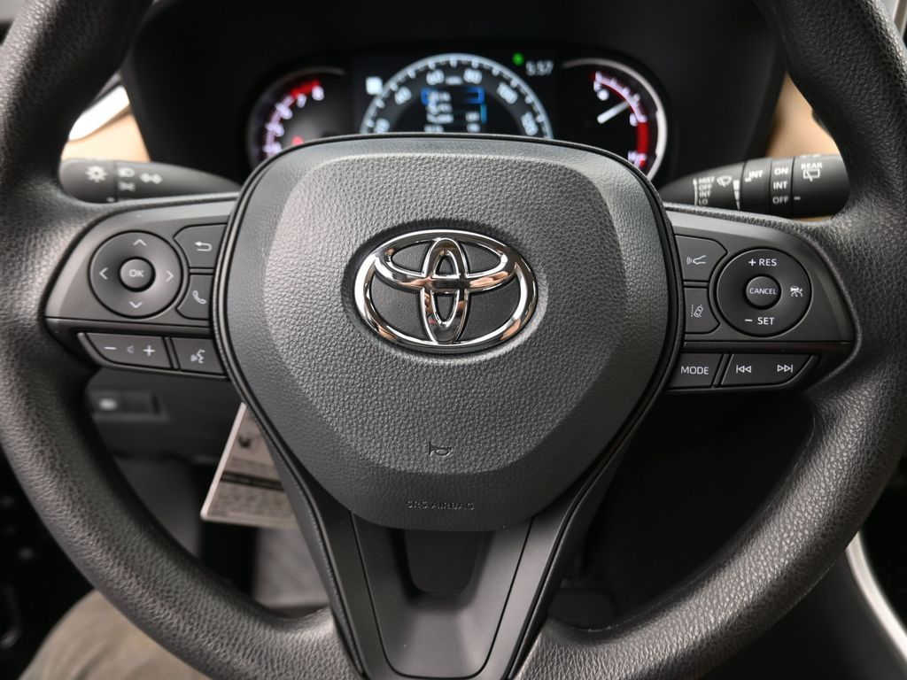 2025 Toyota RAV4 XLE - 6