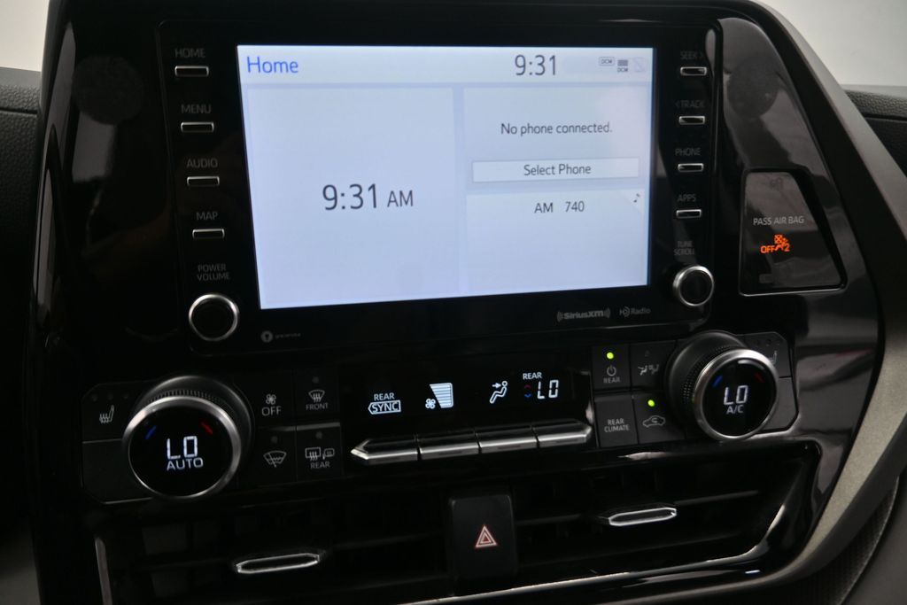 2022 Toyota Highlander XLE Silver at Don McGill Toyota
