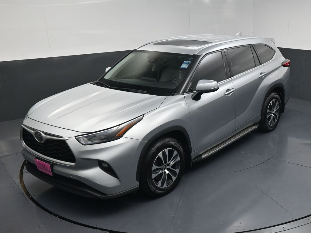 2022 Toyota Highlander XLE Silver at Don McGill Toyota