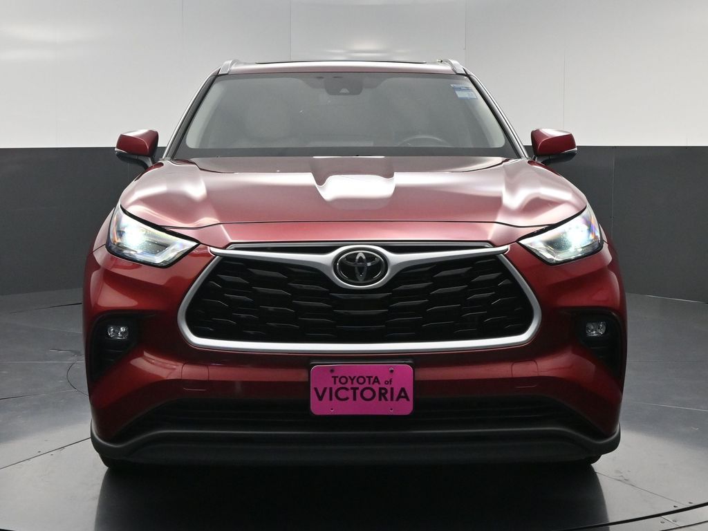 2022 Toyota Highlander XLE Red at Emmons Autoplex