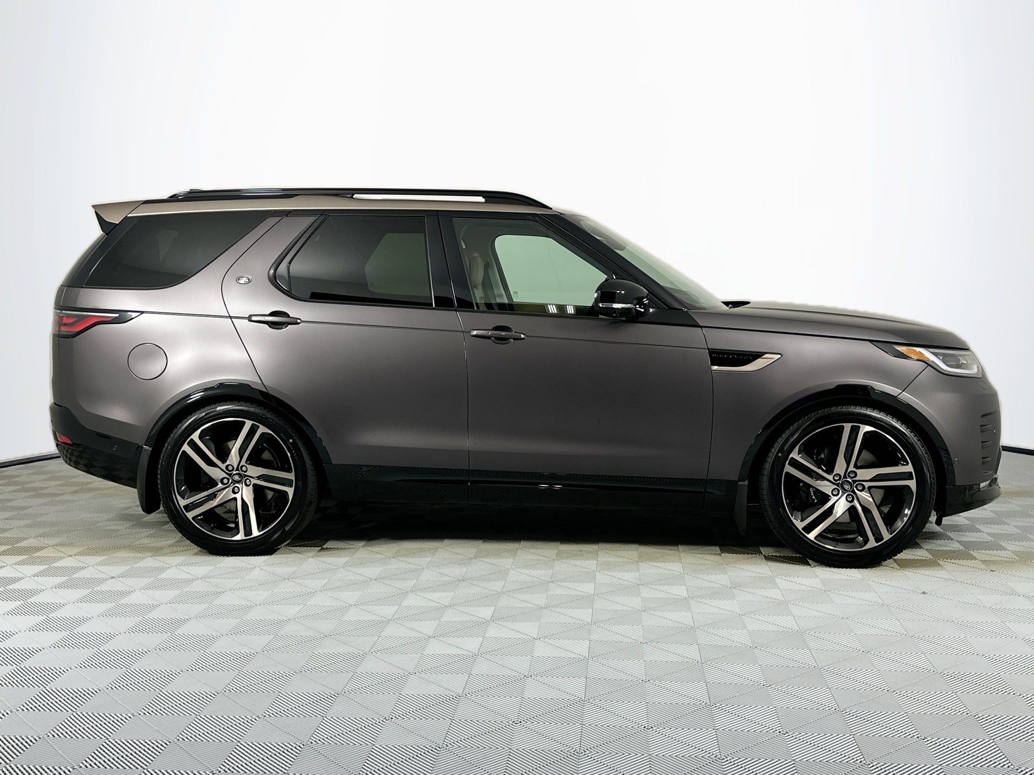 new 2026 Land Rover Discovery car, priced at $87,330