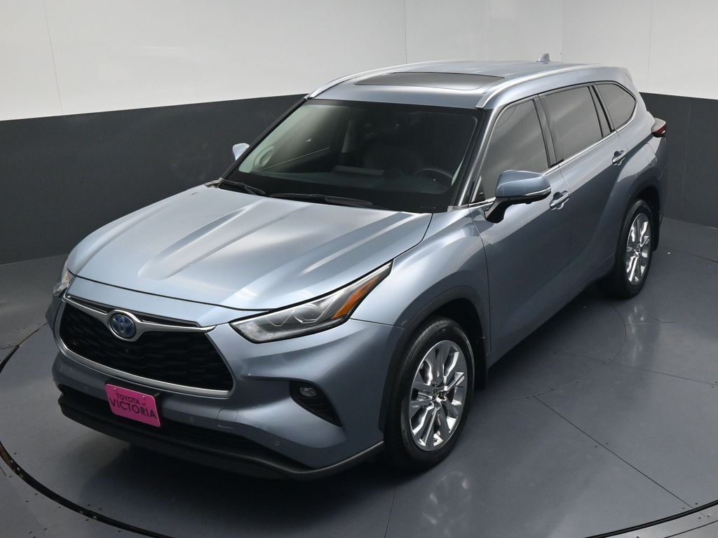 2024 Toyota Highlander Hybrid Limited  at Toyota of Victoria