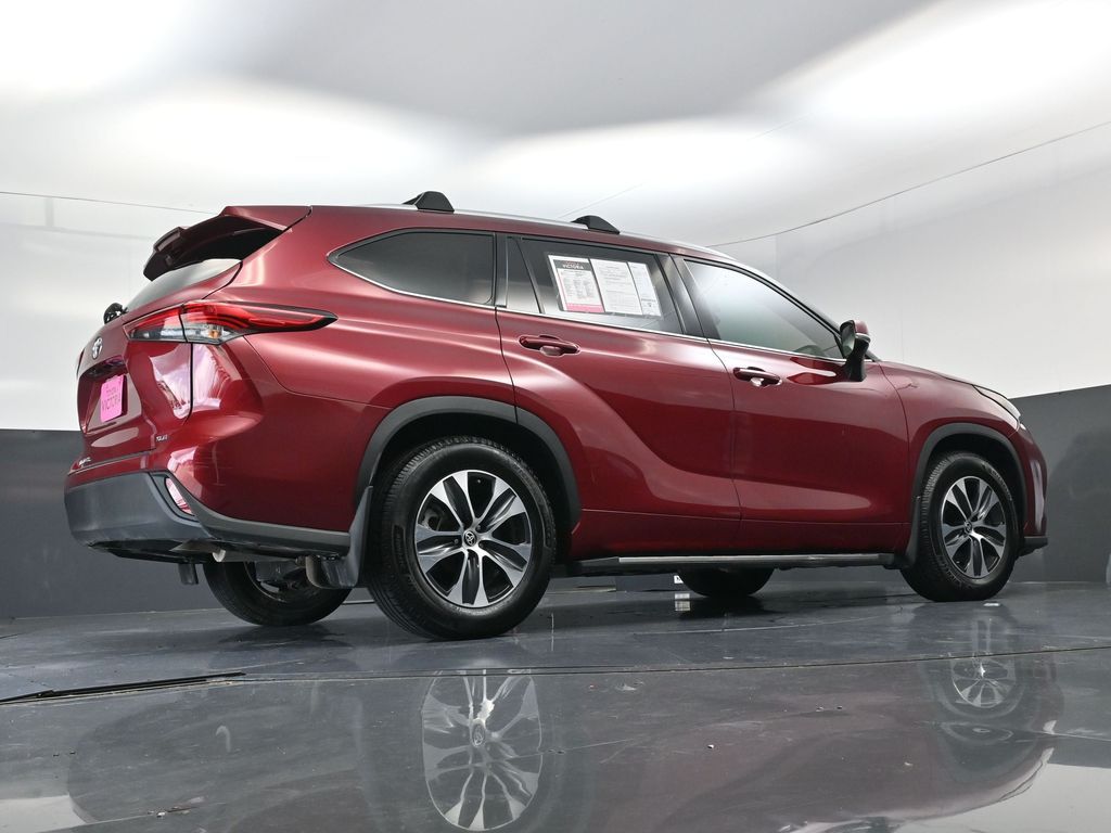 2022 Toyota Highlander XLE Red at Victoria Chrysler Dodge Jeep Ram