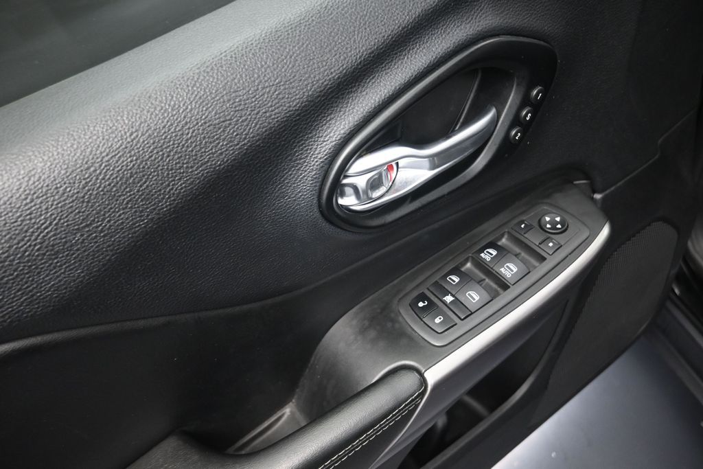 2022 Jeep Cherokee Limited Black at Community Toyota