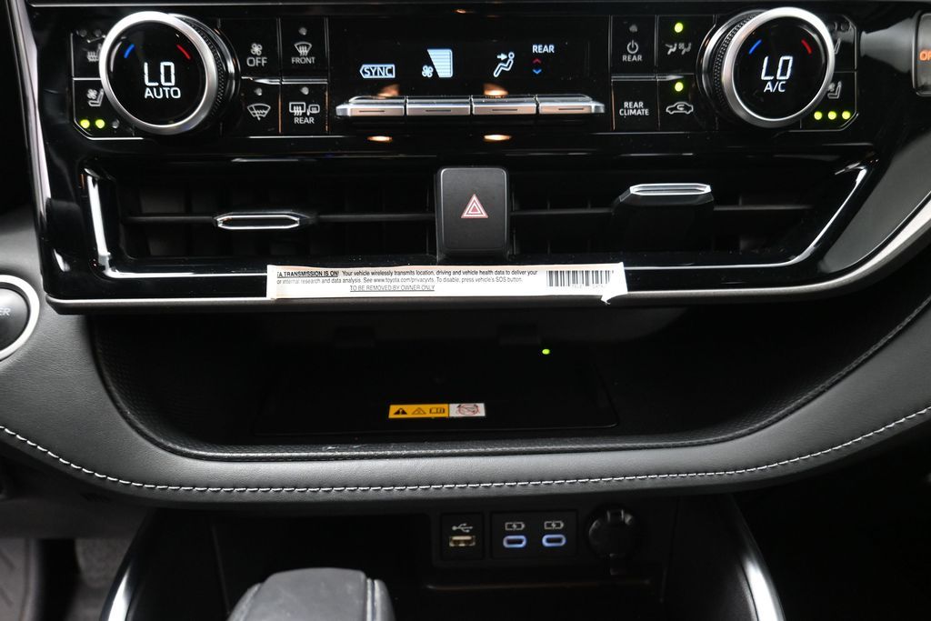 2024 Toyota Highlander Hybrid Limited  at Toyota of Victoria