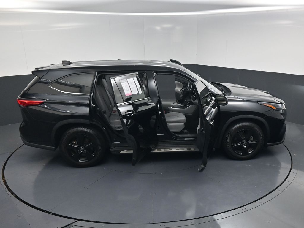 2022 Toyota Highlander LE Black at Victoria Chrysler Dodge Jeep Ram