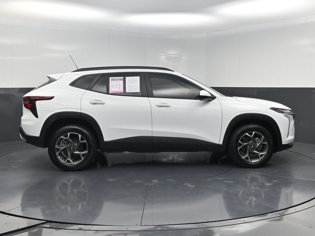 2024 Chevrolet Trax LT - 3