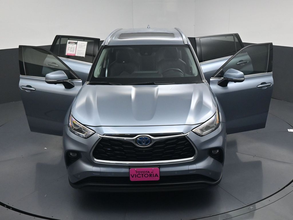 2024 Toyota Highlander Hybrid Limited  at Toyota of Victoria