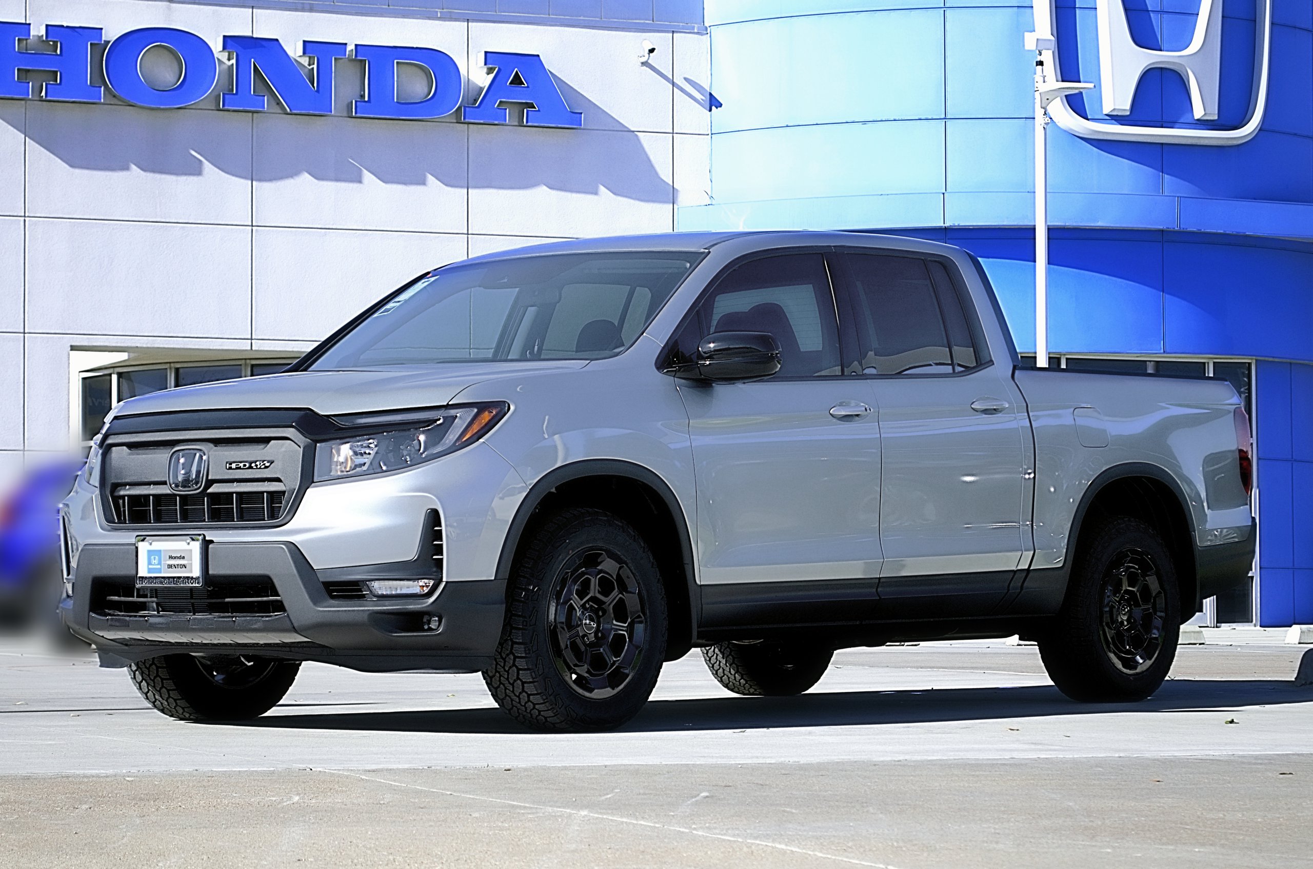 Solar Silver Metallic 2025 Honda Ridgeline Pickup Truck All-Wheel Drive 9-Speed Automatic
