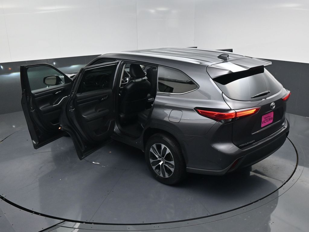 2022 Toyota Highlander XLE Gray at Gullo Toyota