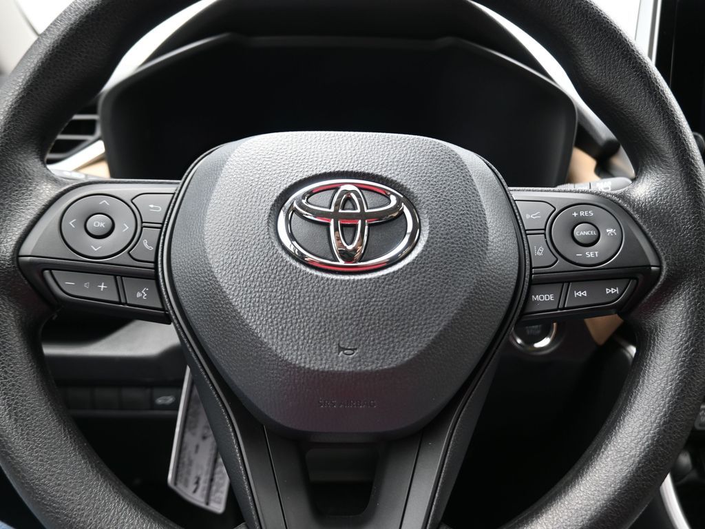 2025 Toyota RAV4 XLE - 6