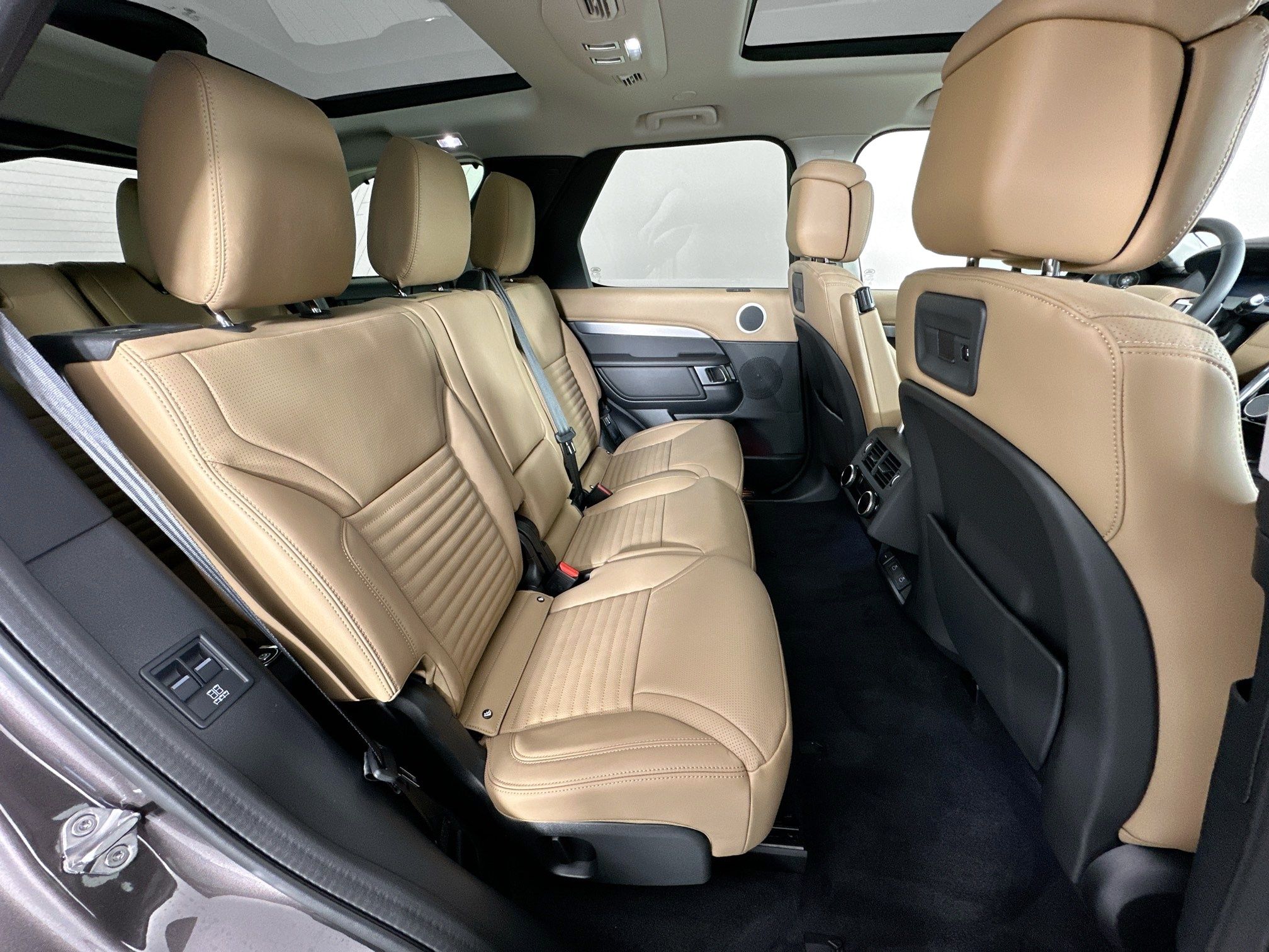 new 2026 Land Rover Discovery car, priced at $87,330