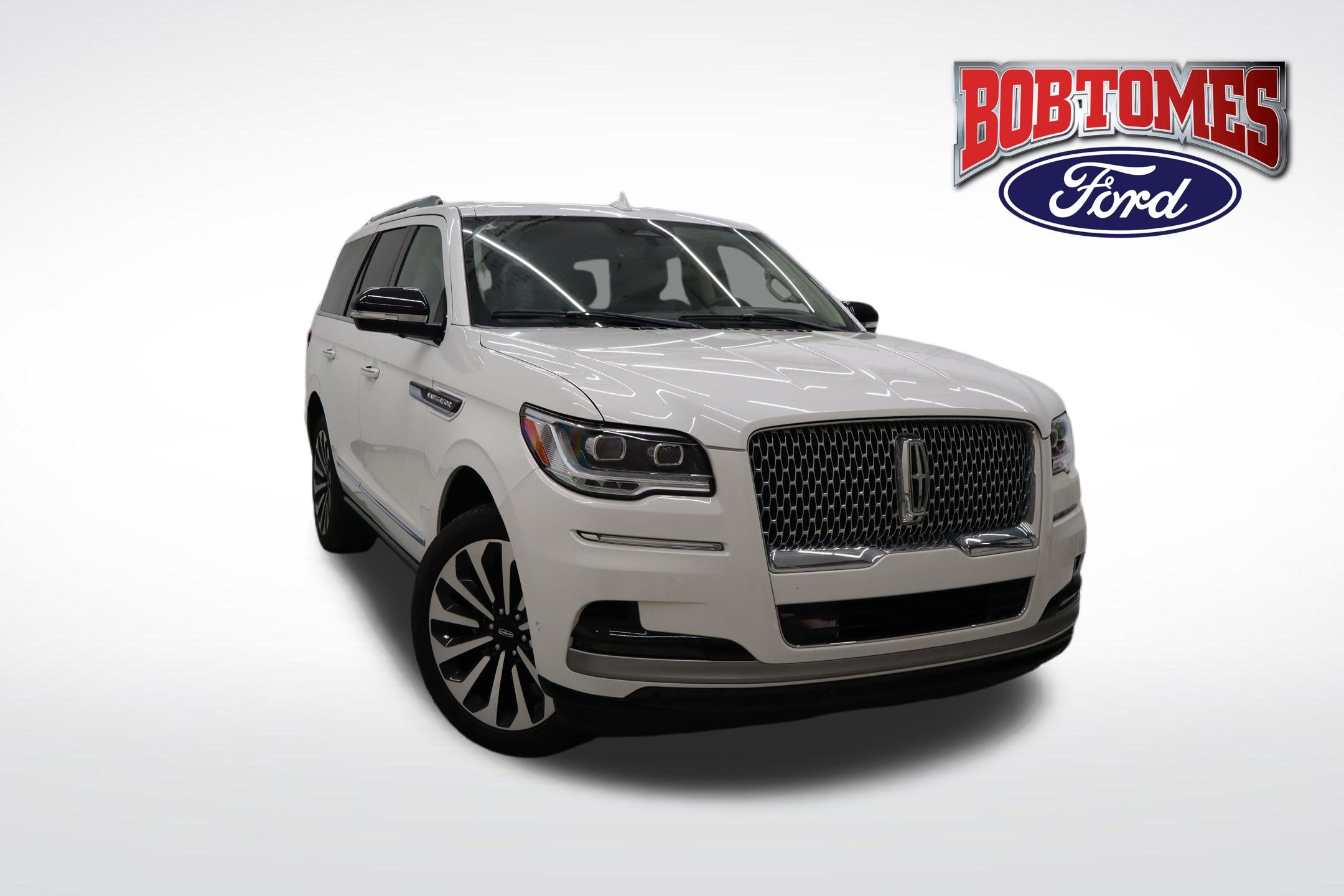 Pristine White Metallic Tri-Coat 2024 Lincoln Navigator Reserve 4WD SUV / Crossover Four-Wheel Drive Automatic