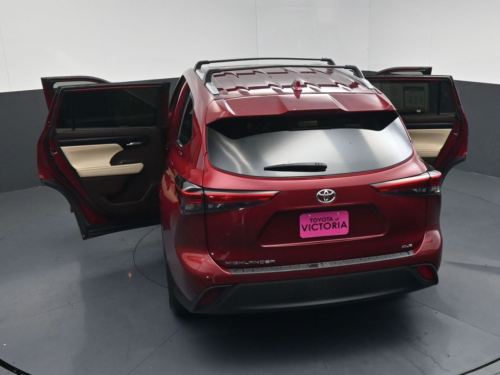 2022 Toyota Highlander XLE Red at Victoria Chrysler Dodge Jeep Ram